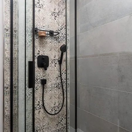 Modern With Private Jacuzzi Mikis 트로기르