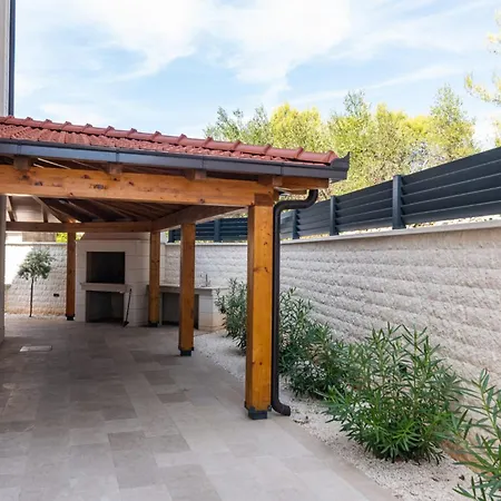 Modern With Private Jacuzzi Mikis Apartment Trogir